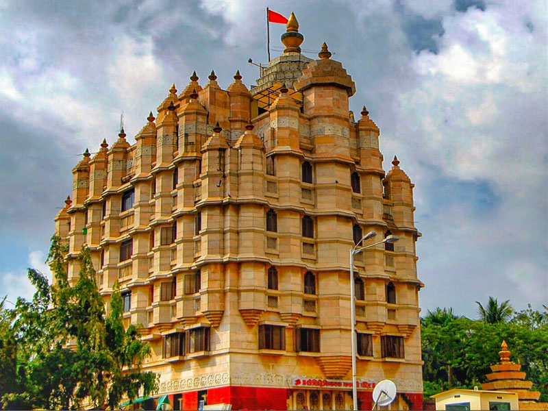 Siddhivinayak Temple | Best Places to Visit in Mumbai with Family