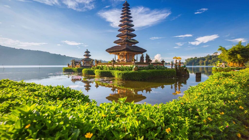 Scenic view of iconic locations and experiences in Bali, including temples, beaches, rice terraces, and waterfalls, perfect for travel inspiration and trip planning.